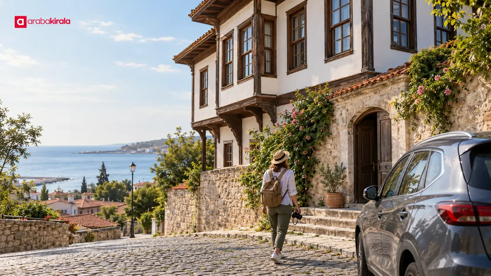 Tekirdağ’da tarihi bir müze evinin önünde yürüyen ziyaretçiler